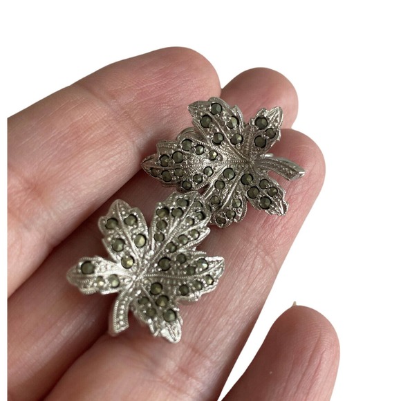 Vintage Signed KEYES Silver Tone Maple Leaf Marcasite clip on earrings - Picture 4 of 4